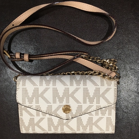 Michael Kors Handbags - Michael Kors: Crossbody Bag